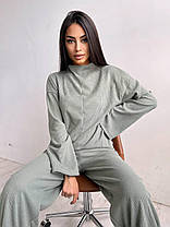 Стильний жіночий теплий костюм кофта під горло та розклешені штани трикотаж рубчик Db5135, фото 2
