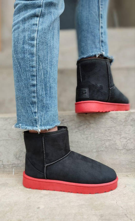 Уги чорні короткі на червоній підошві екозамша жіночі зима UGG, фото 1