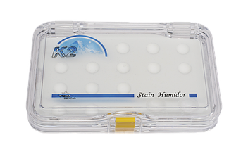 Палітра для фарбників, що утримує вологу Stain Humidor, Yeti Dental (Німеччина).