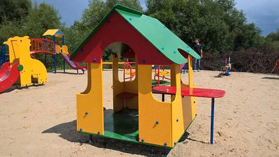 Пісочниці, Столики вуличні, Огорожі, Лави, Будиночки, Альтанки