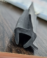 Молдинг з бутиловим герметиком для автоскла універсальний Т-26