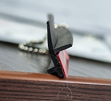 Молдинг для автоскла універсальний з двостороннім скотчем