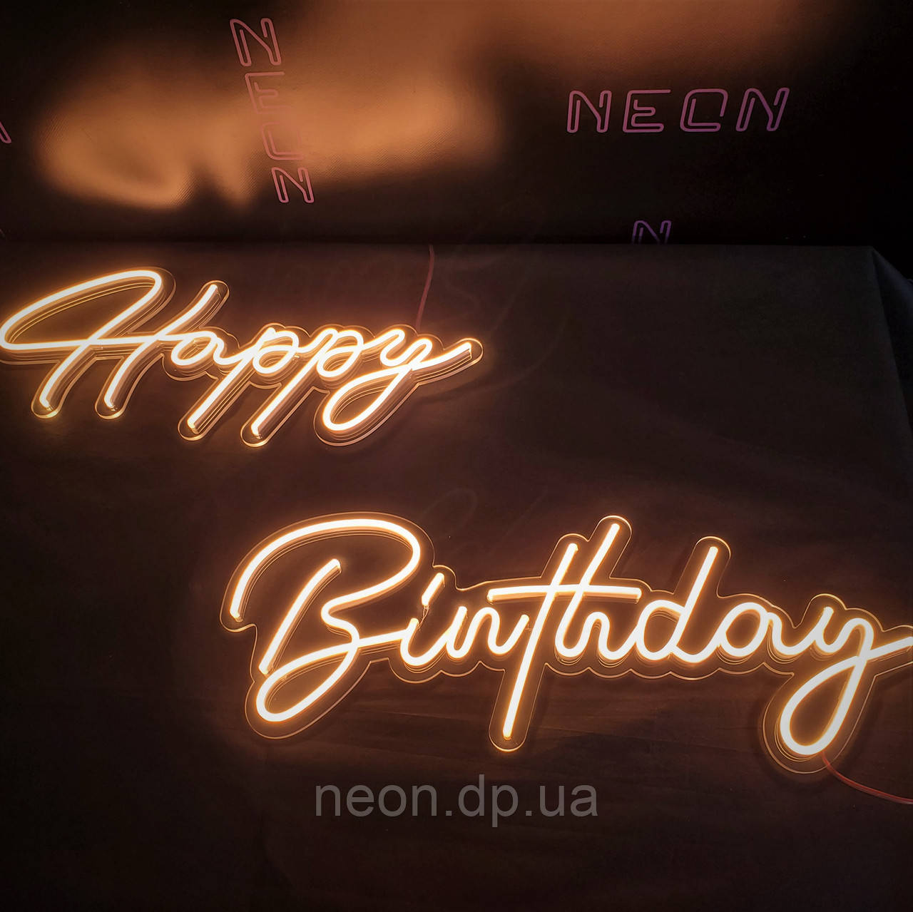 Неонова вивіска "Happy Birthday". LED-вивіска.