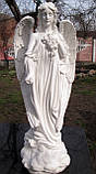 Скульптура в Україні. Надгробний Ангел з трояндами з полистоуну 57 см, фото 3