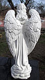 Скульптура в Україні. Надгробний Ангел з трояндами з полистоуну 57 см, фото 5