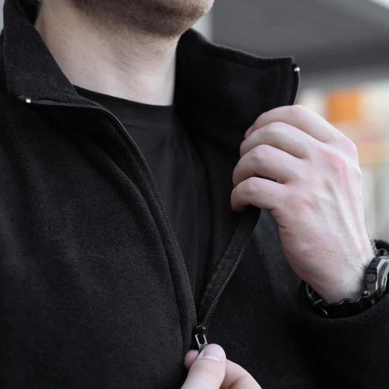 Флисовая теплая тактическая кофта, кофта черного цвета с карманами на молнии размер S - фото 2 - id-p1686557667