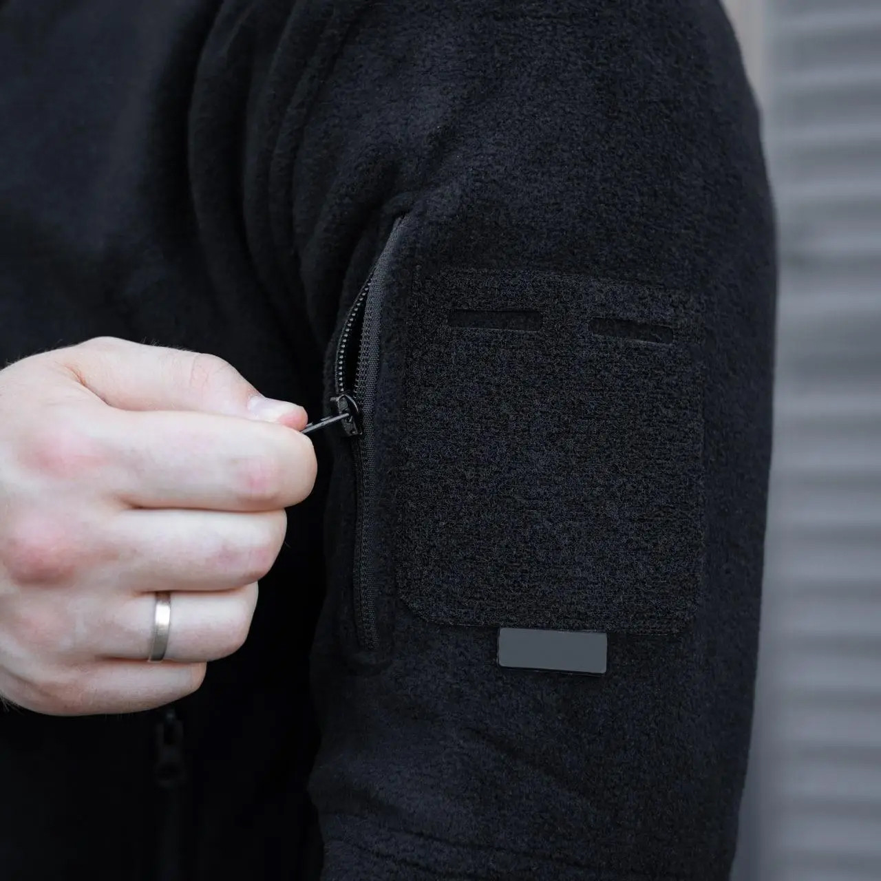 Флисовая теплая тактическая кофта,кофта черного цвета с карманами на молнии размер L - фото 4 - id-p1686557669