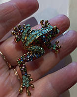 Брошь брошка зеленая лягушка жабка золотистая металл вся в камнях
