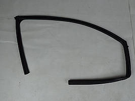 Ущільнювач скла Mitsubishi Outlander 3 (2018-на час) 3-й рестайлінг передній верхній правий оригінал б/у