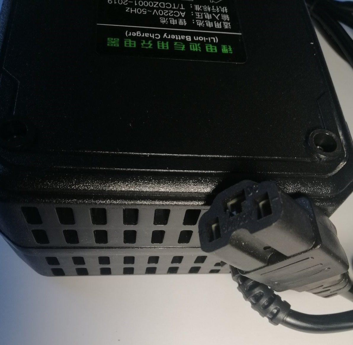 Зарядное устройство для литиевых аккумуляторов 72v 10A - фото 2 - id-p1687060263