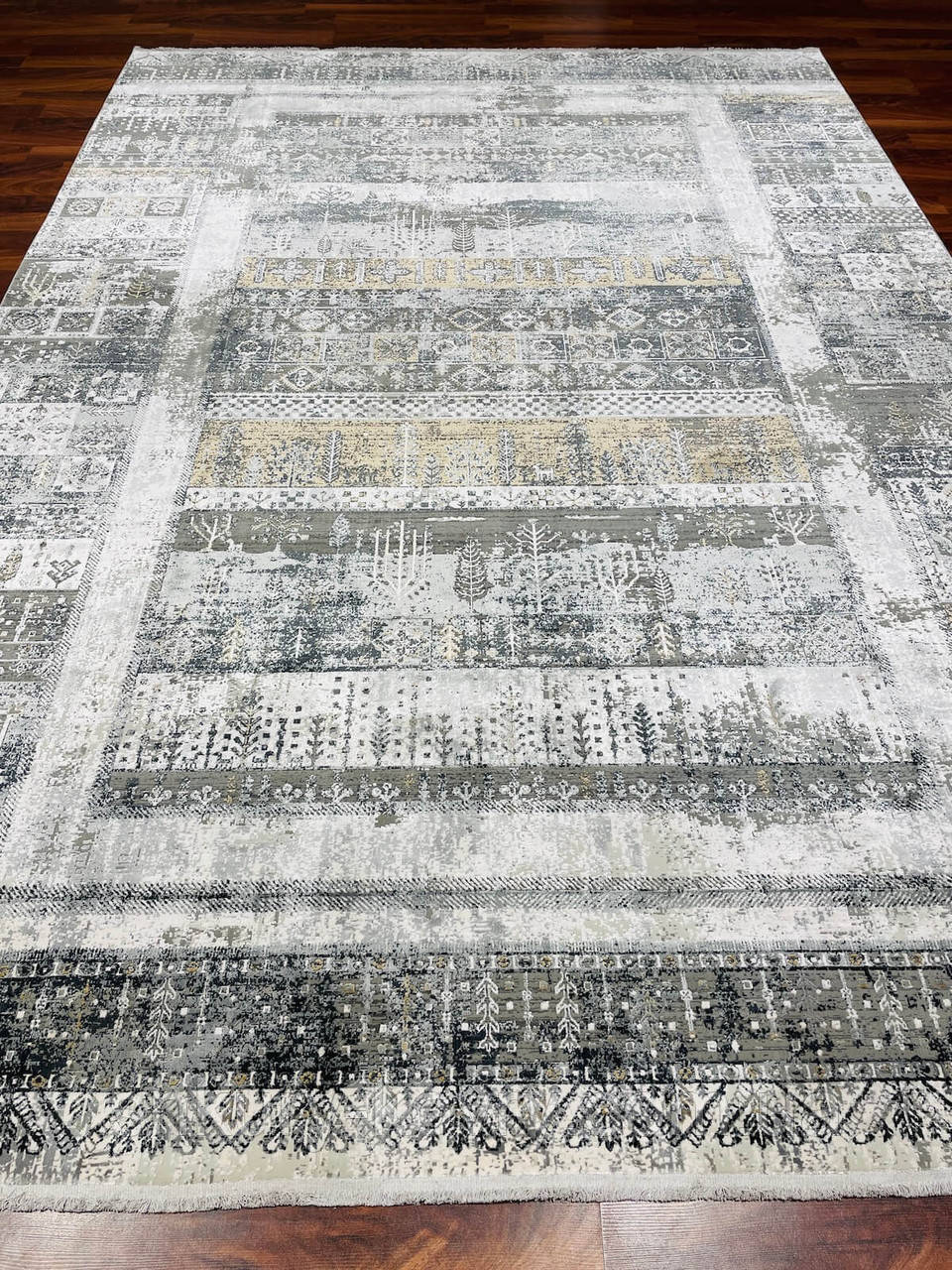 Сіро бежевий килим турецького виробництва високої якості