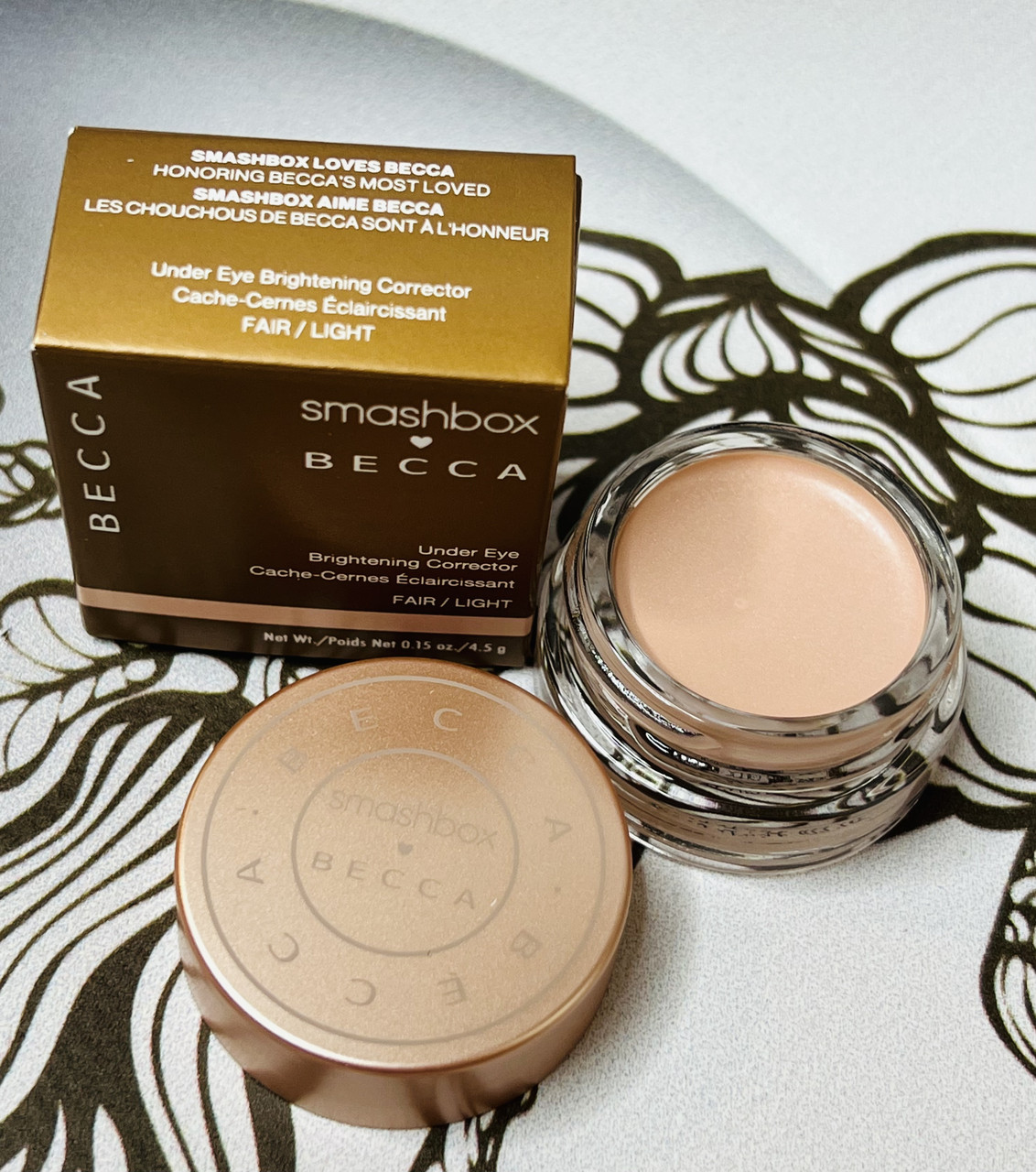 Освітлювальний коректор для шкіри навколо очей BECCA Under Eye Brightening Corrector
