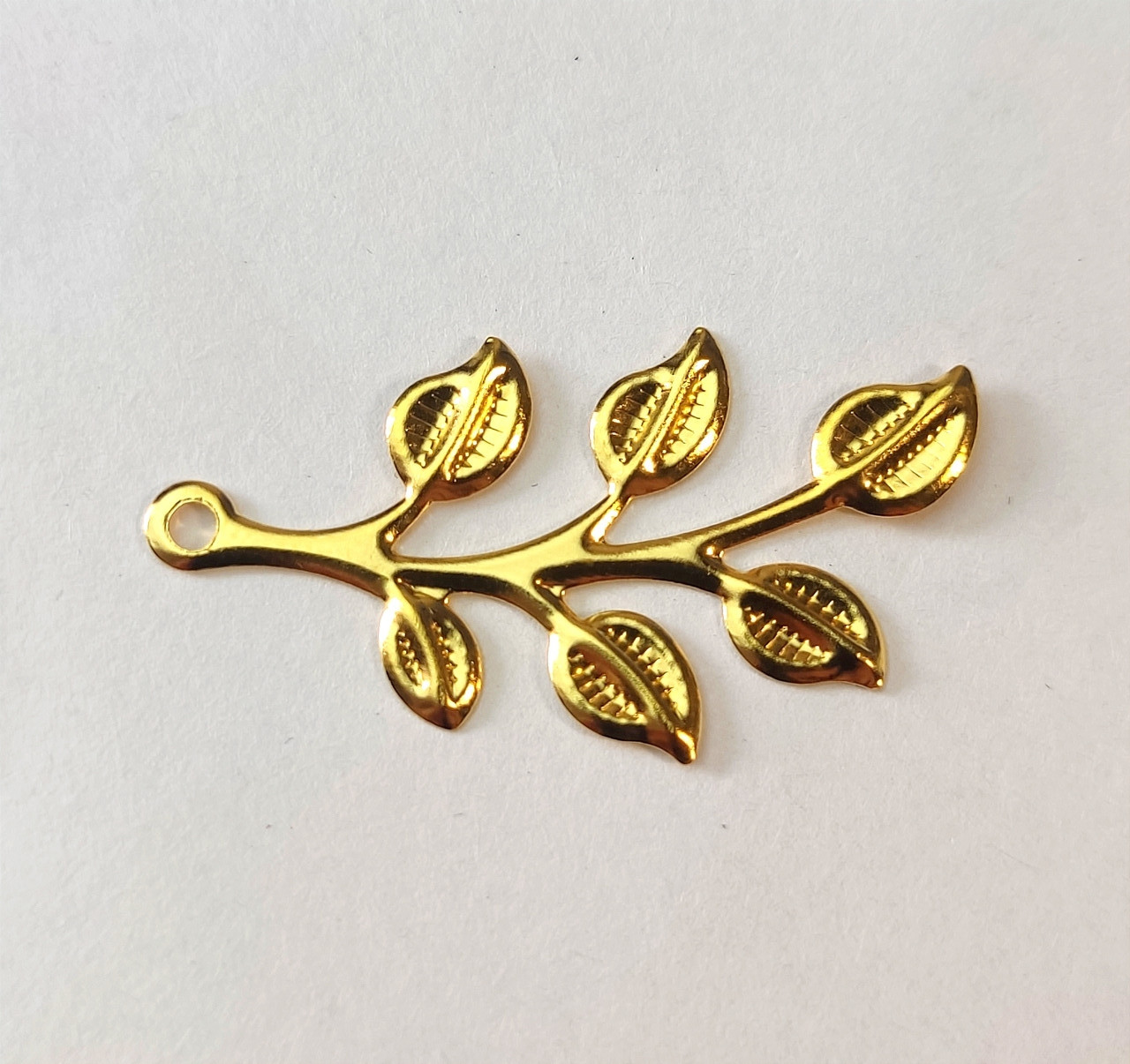 Підвіска Finding Кулон гілочка з листям Золотистий 19 мм x 36 мм