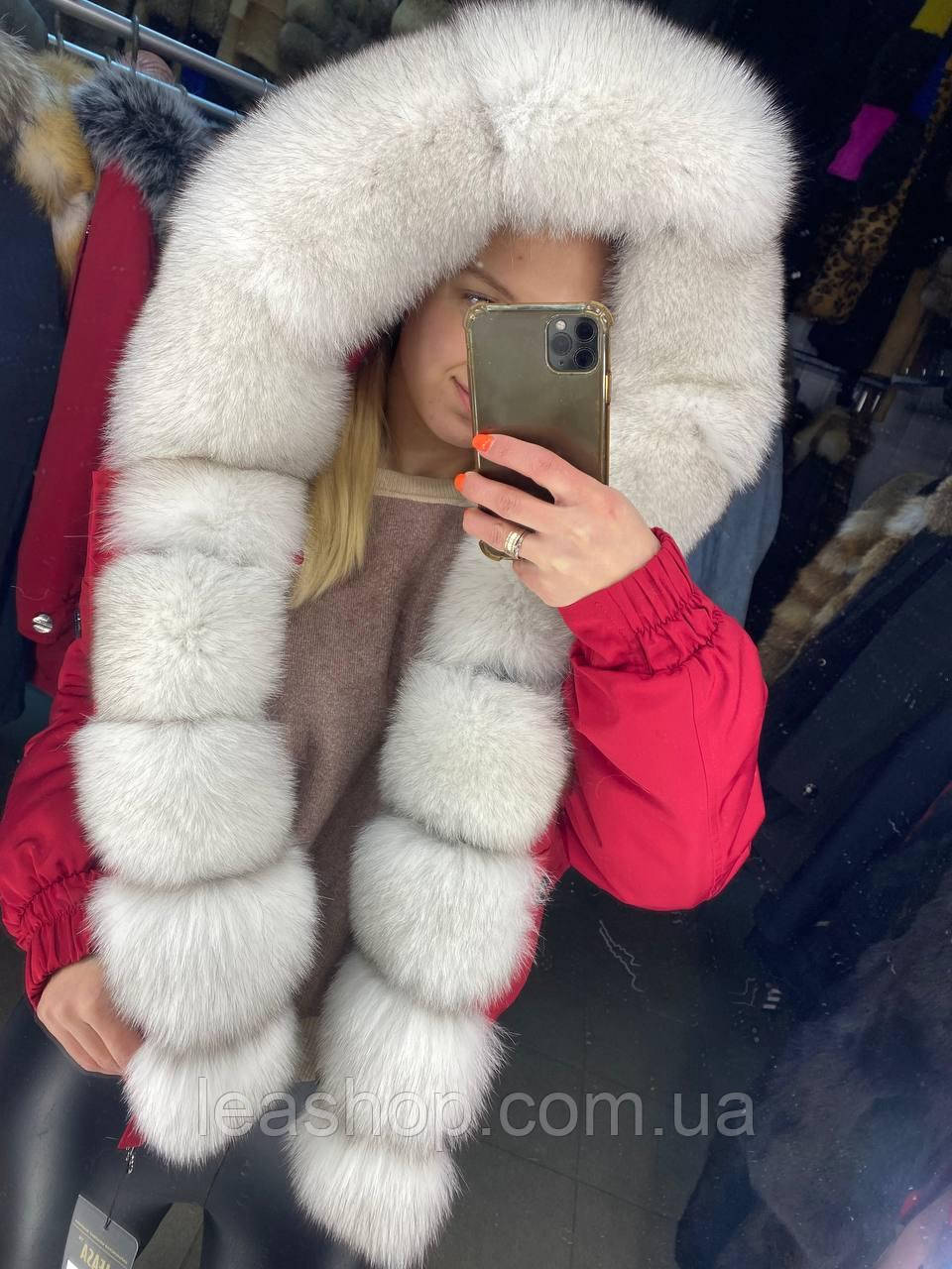 Коротка хутряна парка з білим песцем