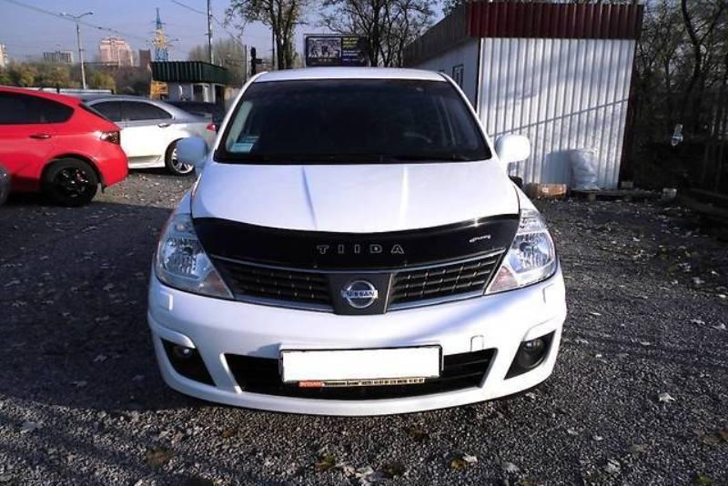 Мухобійка Nissan Tiida 2004-2011 Restar / VIP
