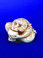 Нецке Цунь-у Кун із персиком