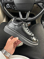Жіноче взуття Alexander McQueen чорного кольору на хутрі. Теплі кросівки для дівчат на щодень.