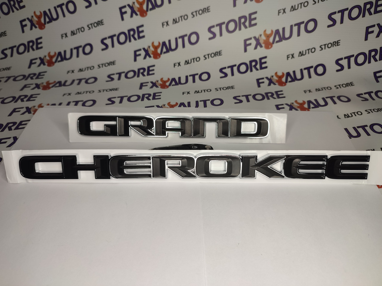 Емблема шильдик логотип напис букви GRAND CHEROKEE Чорна Матова + Хром 570 Х 25 мм для Jeep на двері