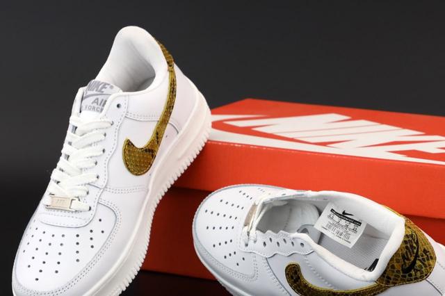 Кроссовки Nike Air Force 1 07 One White женские