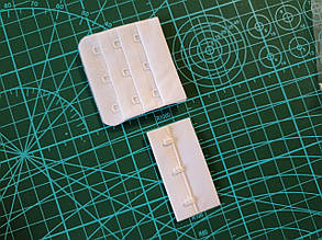 Застібка для бюстгальтера на 3 гачки 5х5см білий