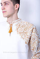Біла чоловіча святкова сорочка з вишивкою на одному рукаві золотим кольором