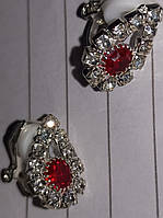 Клипсы серьги сережки (без прокола) серебристый металл камни белые серединка красный