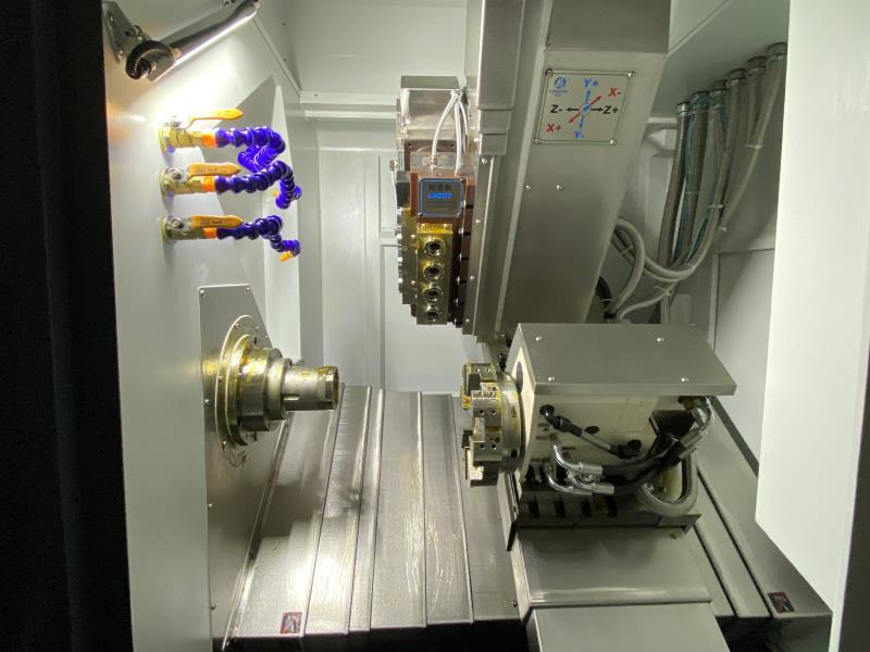 Токарно-фрезерний верстат із ЧПУ