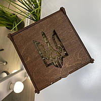Коробка деревянная для подарка с гербом Украины 12,5х12,5х7,3 см, квадратная с крышкой, коричневая