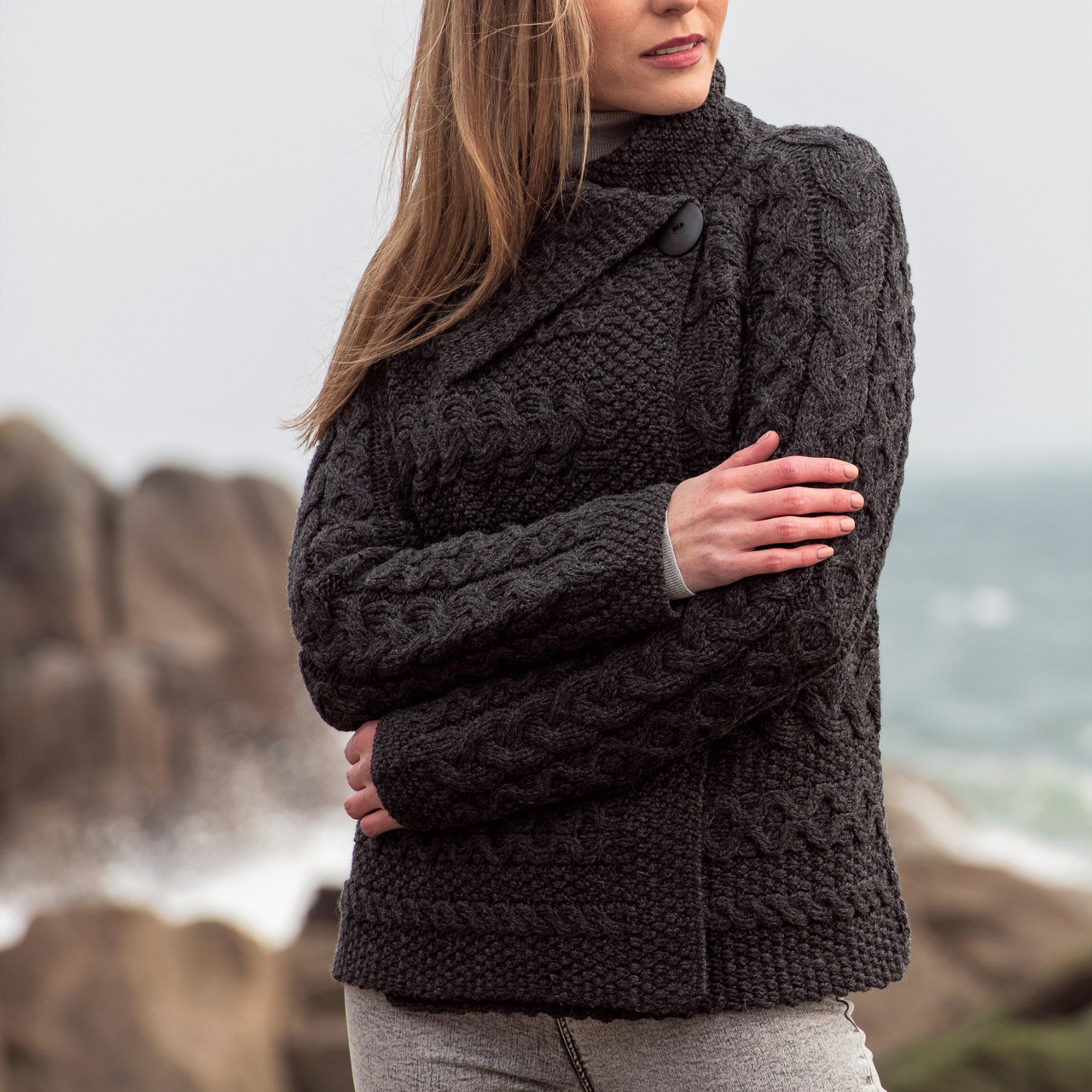 Ирландский женский кардиган X4228 Charcoal от Aran Crafts - фото 3 - id-p1683697766