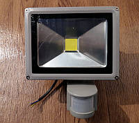 Светодиодный прожектор LED flood light 20 W IP 65 220V с датчиком движения