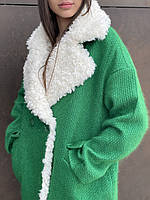 Оригинальная женская экошуба в клетку с красивым белым мехом на утеплителе Зеленый