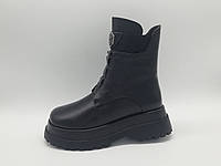 Зимові черевики на товстій підошві Erisses. Маленькі (33, 35) розміри.