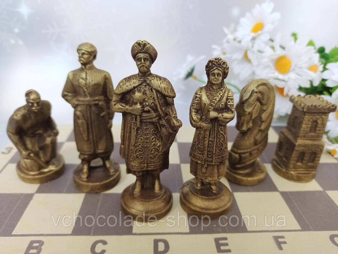 Українські сувенірні шоколадні шахи Казаки 32 фігурки в наборі оригінальний стильний подарунок