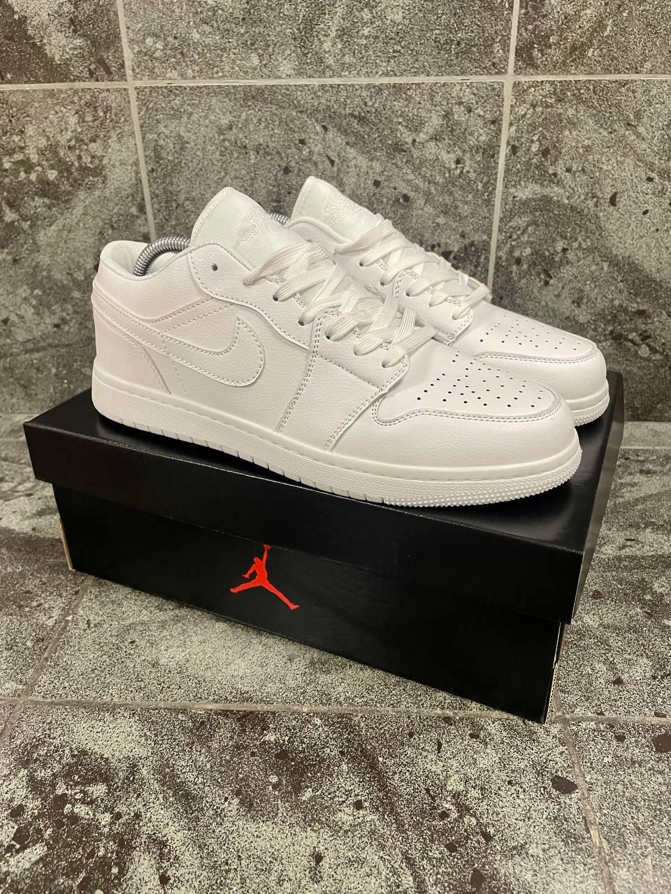 Чоловічі кросівки Nike Air Jordan 1 Low (білі) повсякденні молодіжні кроси A2131-5 top