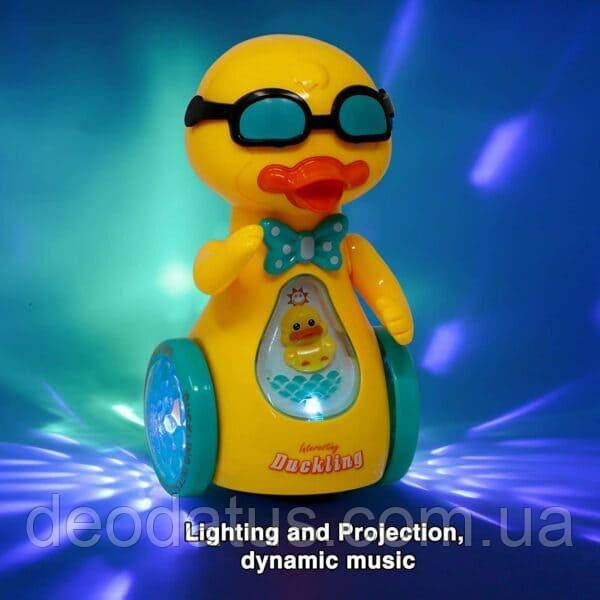 Утенок диджей Duck ling на гироскуторе со светом ездит интерактивная игрушка ZR147-1 - фото 1 - id-p1689286727