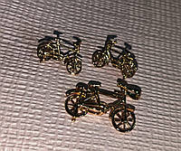 Золотистый набор : серьги- гвоздики и кулончик "Велосипед"