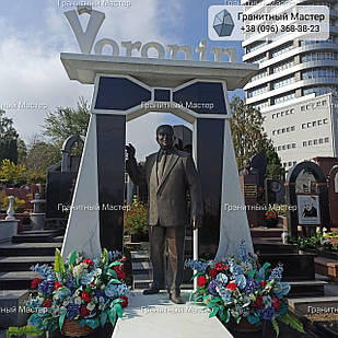 Елітний пам'ятник з бронзовою скульптурою № 357