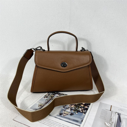 Шкіряна сумка трапеція з клапаном широкий ремінець на плече С48-КТ-3081 Коричнева, фото 1