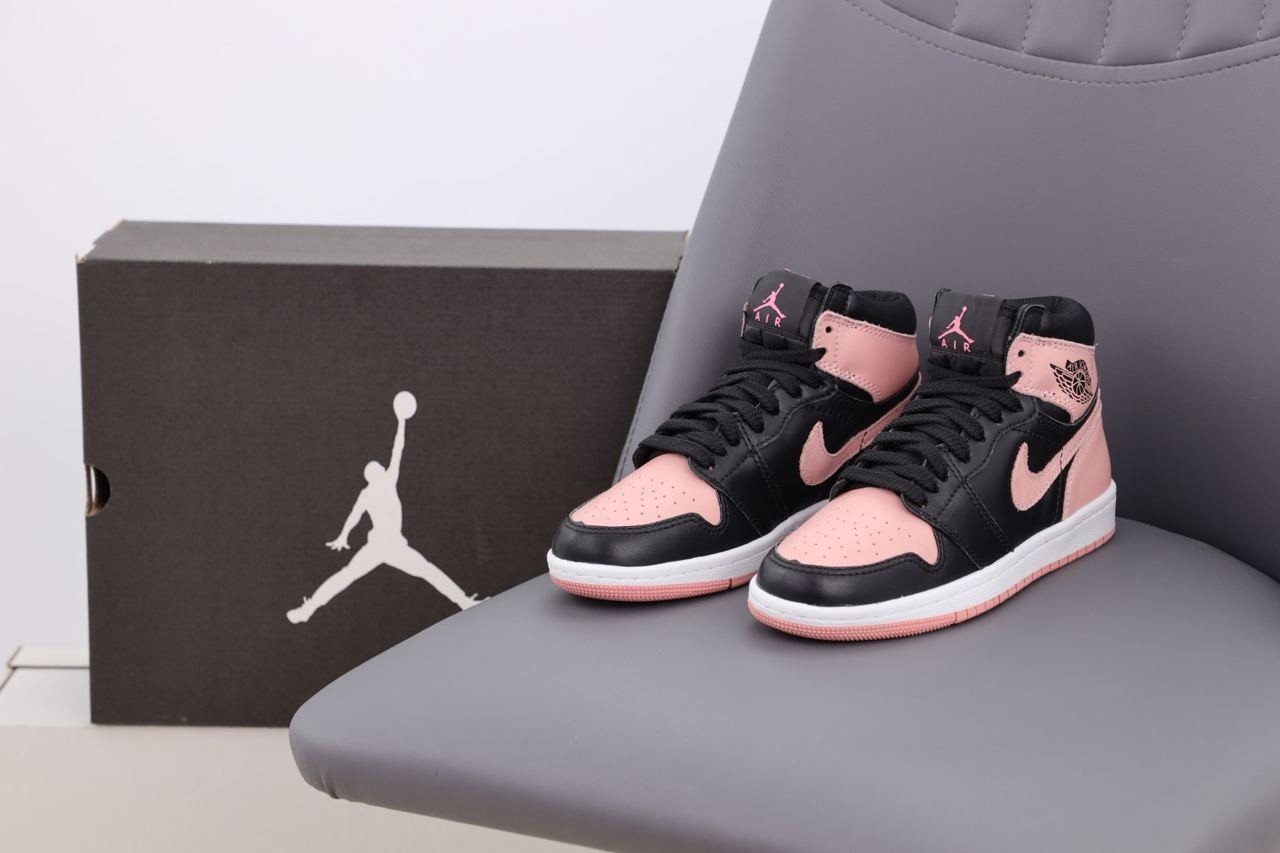 Жіночі кросівки Nike Air Jordan 1 Retro