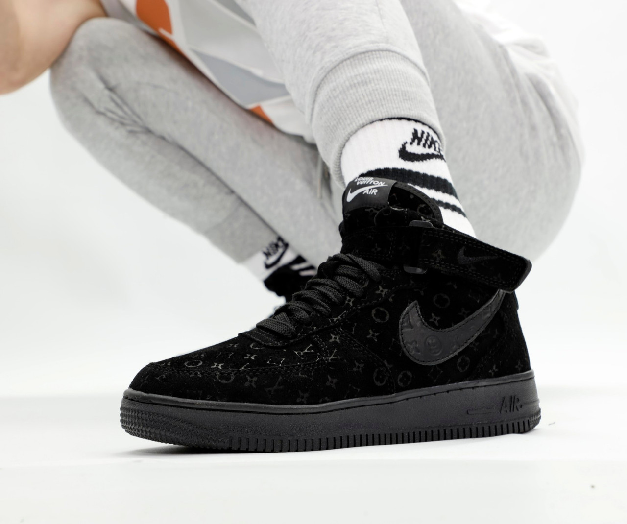 Чорні чоловічі замшеві Кросівки Nike Air Force Louis Vuitton