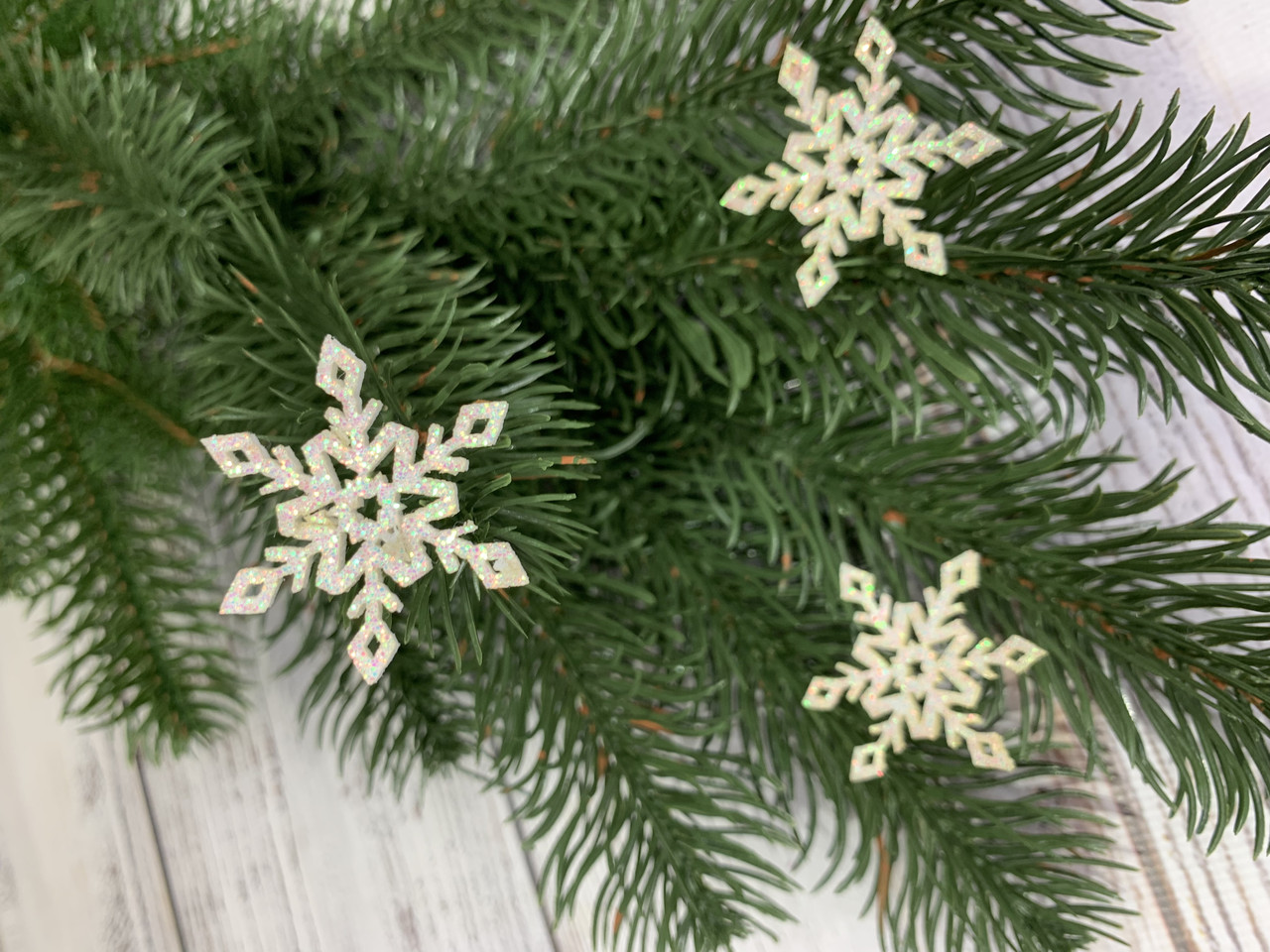 Декор новорічний Сніжинки з фетру 3.5 см. Біла в глітері (пач. 5 шт)., фото 1