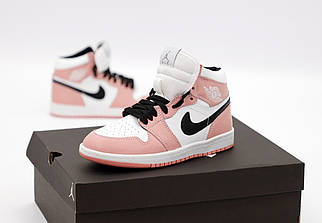 Рожеві жіночі кросівки Nike Air Jordan 1 Retro