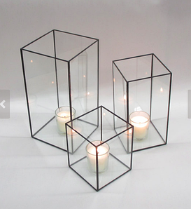 Порожній скляний підсвічник у формі колби 10х25х10 см