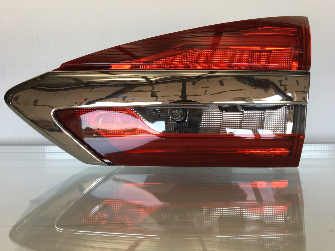 Ліхтар внутрішній FORD FUSION 2017-2020 правий HS7Z-13404-A