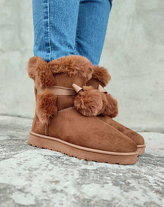 Рыжие угги UGG CAMEL с меховой опушкой лентой и помпонами женские эко замша, фото 4