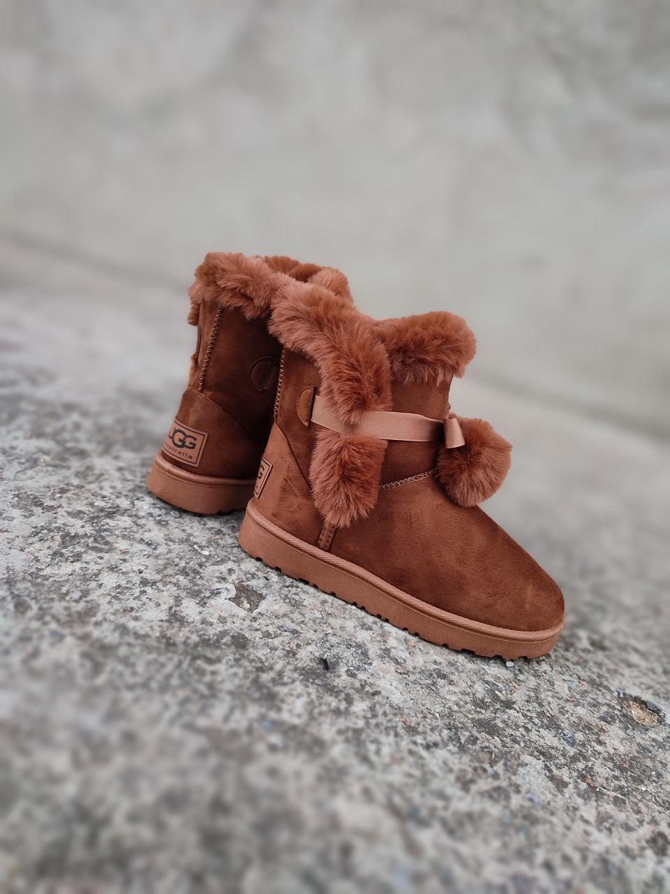 UGG CAMEL Уги руді коричневі екологічна замша зимові зі стрічками та помпонами