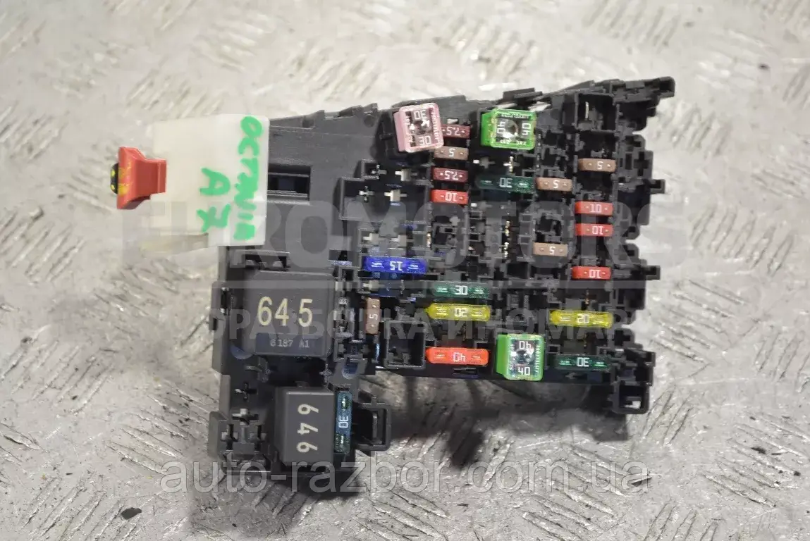 Блок предохранителей Skoda Octavia (A7) 2013 5Q0937615C 218001 (ID ...