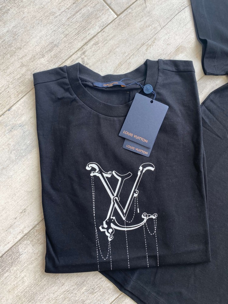 Футболка Louis Vuitton з вишивкою LV Pedant Чорний, ціна 800 грн — Prom ...