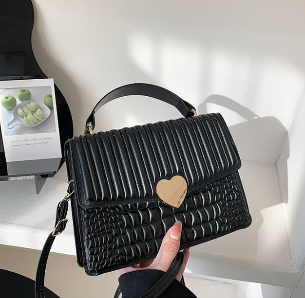 Жіноча Сумка Серце Чорна