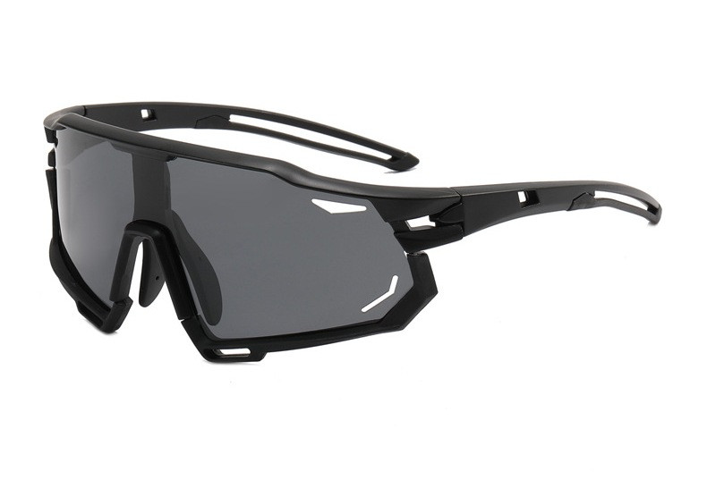 Спортивні окуляри сонцезахисні  фотохромні в чорній оправі
